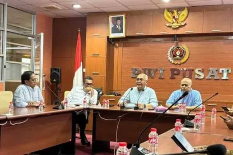 PWI Minta Hotman Paris Sampaikan Permohonan Maaf ke Wartawan