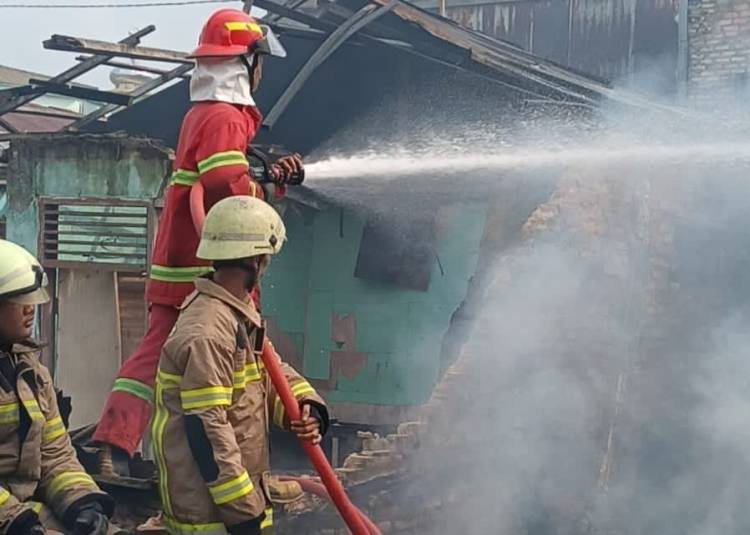 Kebakaran Hebat di Agus Salim Pekanbaru, 11 Kontrakan Hangus