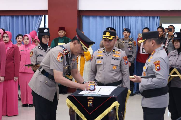 Dua PJU Polda Riau dan Empat Kapolres Jalani Sertijab