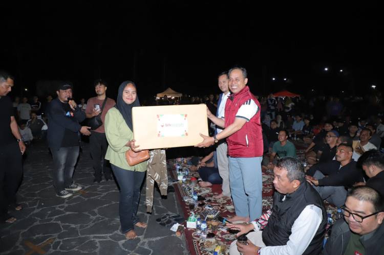Bupati Herman Nobar Final Piala Dunia 2026 Bersama Warga