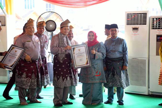 Bupati Bengkalis Terima Penghargaan Menteri Agama atas Program Masjid Ramah Pemudik