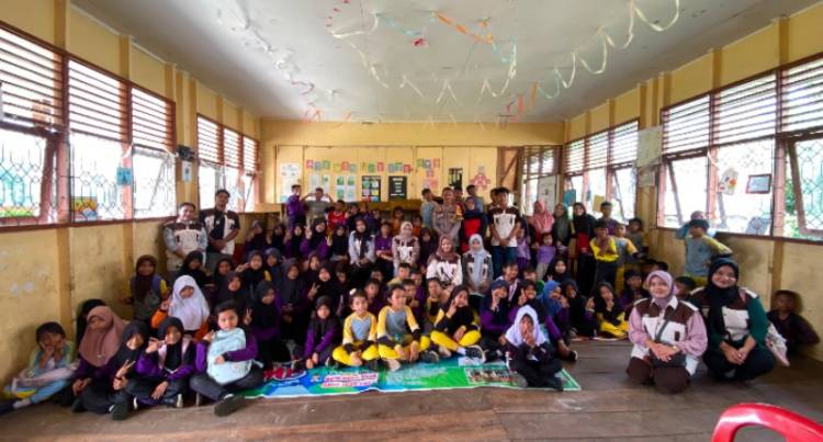 Bhabinkamtibmas Polsek Teluk Meranti Bersama Mahasiswa KKN UNRI Edukasi Bahaya Bullying di SDN 015 Teluk Punak