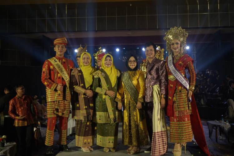 Angkat Keindahan Budaya Melayu, Dekranasda Inhil Luncurkan Baju Pengantin Sri Gemilang