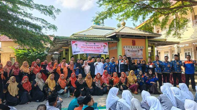 Wawako Pekanbaru &lrm;Launching KPA Goes to School Pencegahan HIV AIDS dan IMS di SMP Negeri 42