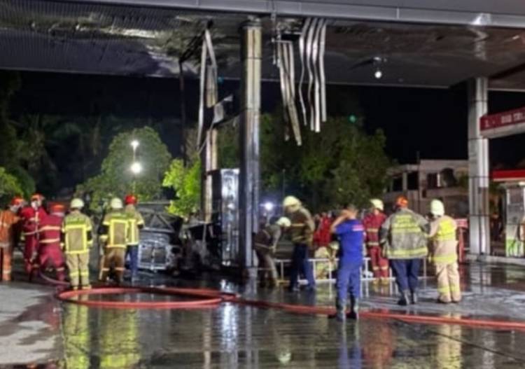 Isi BBM Tengah Malam, Kijang Kapsul Terbakar di SPBU Hangtuah Ujung