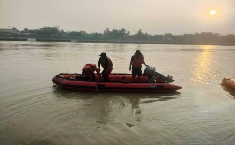 Pompong Tenggelam di Pelabuhan Tanjung Buton, Tiga Penumpang Dalam Pencarian