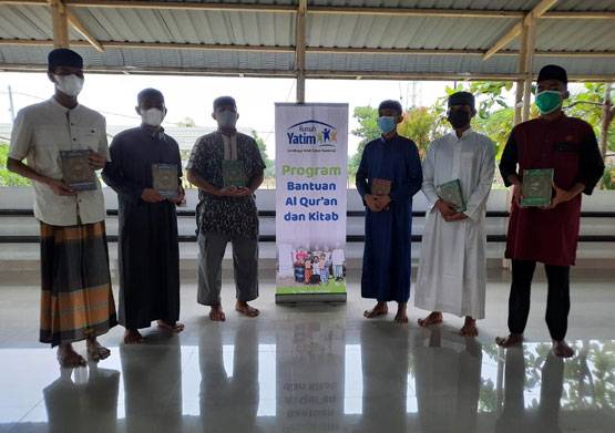 Rumah Yatim Riau Salurkan Ratusan Paket Al-Qur'an dan Kitab ke Berbagai Ponpes