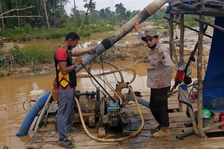 Operasi Peti di Kuansing, Tim Gabungan Musnahkan 9 Rakit Dompeng