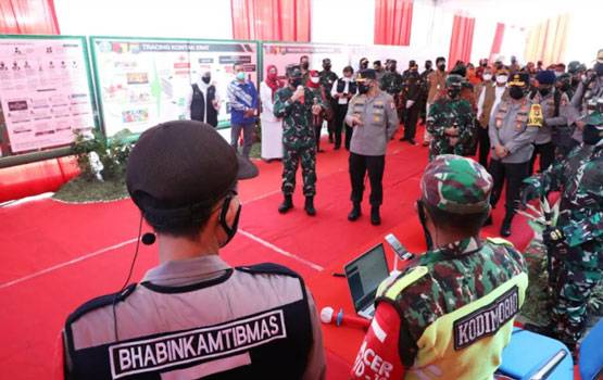 Panglima TNI Serahkan Bantuan 100 Unit Laptop Bagi Tenaga Tracer Covid-19
