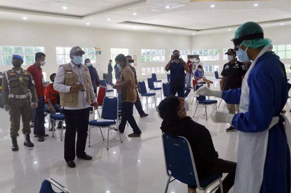 Bersama Kapolres Siak, Bupati Alfedri Tinjau Pelaksanaan Rapid Swab Antigen di IKPP Perawang