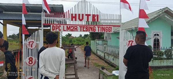 Sambut HUT RI Ke- 76 DPC LM2R Tebing Tinggi Meranti Hias Kampung