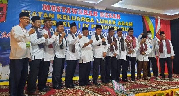 Di Mubes IV, Secara Aklamasi Hanafi Pimpin IKLA Riau 2021-2026