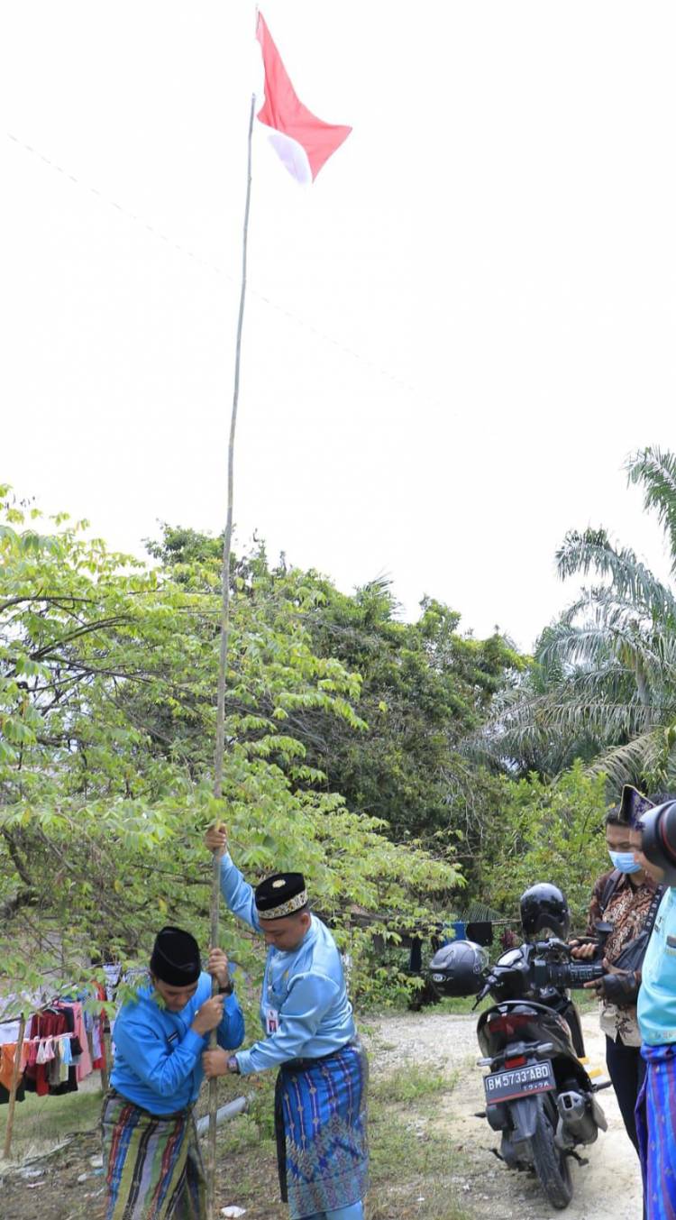 Sambut HUT RI Ke-77, Pemko Pekanbaru Sebarkan 10 Ribu Bendera Merah Putih ke Masyarakat