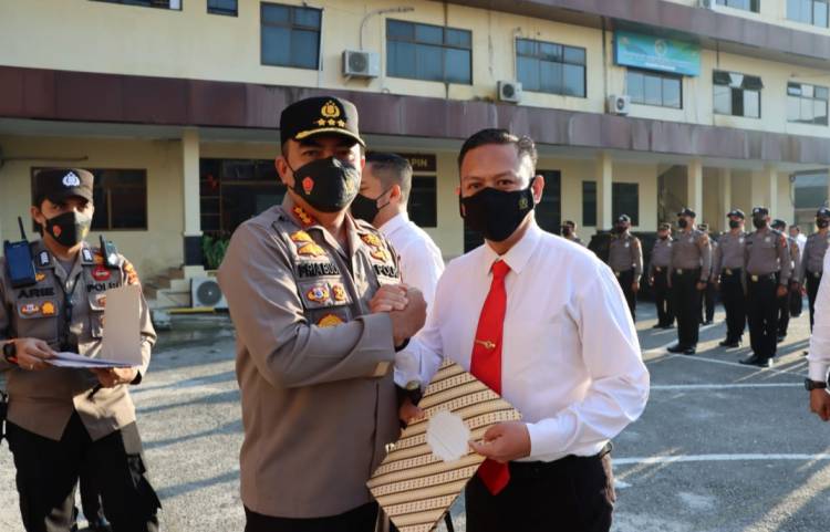 232 Personil Polresta Pekanbaru Terima Reward, Kapolresta: Ini Dapat Menjadi Motivasi Agar Menjadi Polisi yang Dicintai Rakyat