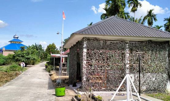 Jelang Hari Kemerdekaan RI Ke-77, Satgas TMMD Pasang Umbul-Umbul dan Bendera Merah Putih