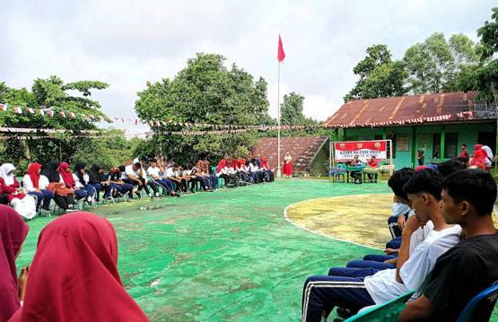 Danramil 02 Rambah Kodim 0313/KPR Sosialisasikan Nilai Pancasila Kepada Siswa SMA Muhammadiyah