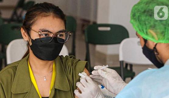 Tanpa Prokes, Vaksinasi Tak Bikin Orang jadi Sakti dari Penularan Virus Corona
