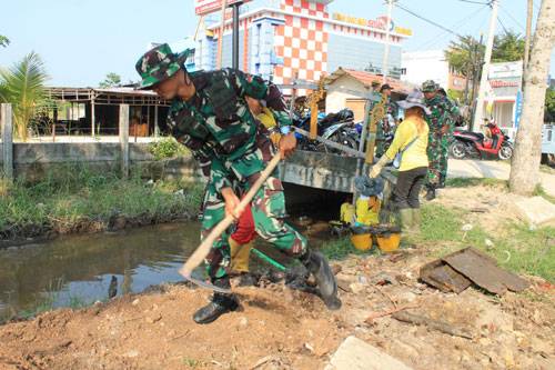Selama Sepekan Satgas TMMD Kodim 0301/PBR Berjibaku Atasi Banjir Pekanbaru