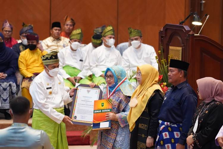 Mantan Walikota Pekanbaru Herman Abdullah Dinobatkan Sebagai Pahlawan Riau