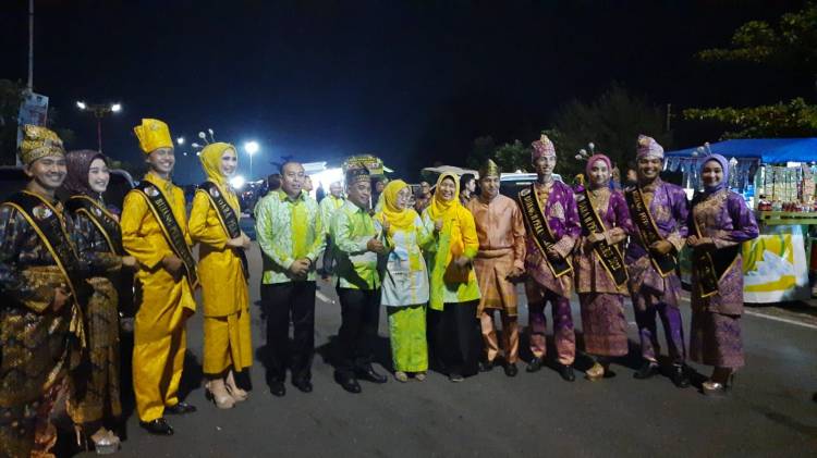 Delegasi Pekanbaru Ambil Bagian di Pawai Budaya Rakernas Apeksi 2022 di Padang