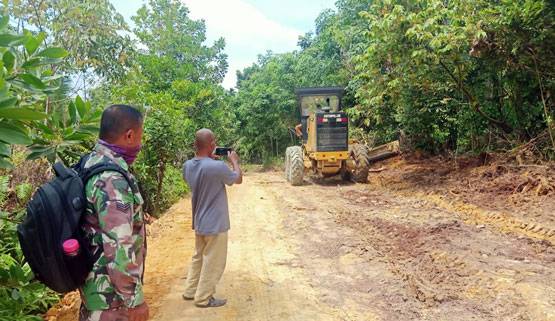 Satgas TMMD 114 Turunkan Excavator, Kebut Pengerasan Jalan Lingkar