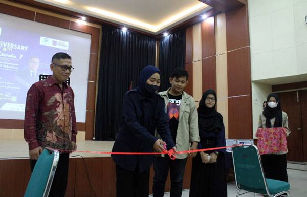 Kolaborasi With HIMA Humas UMRI, SEF Sukseskan Pelatihan Announcer RRI Pekanbaru