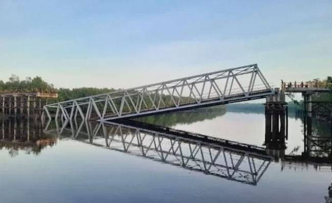 Jembatan di Meranti Ambruk, Ini Kata Bupatinya