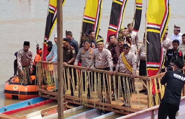 Hari Pertama Festival Pacu Jalur Tradisional di Kuansing Berjalan Aman dan Kondusif