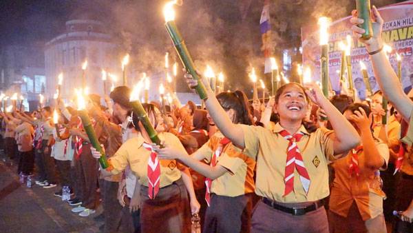 Bupati Afrizal Sintong  Lepas Peserta Pawai Obor Malam Taptu