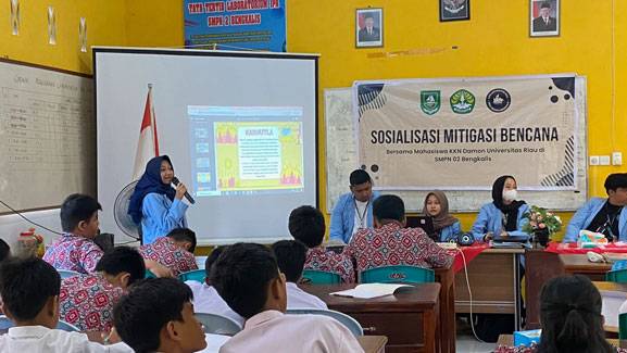 Kukerta UNRI Sosialisasikan Mitigasi Bencana ke Siswa SMPN 2 Bengkalis