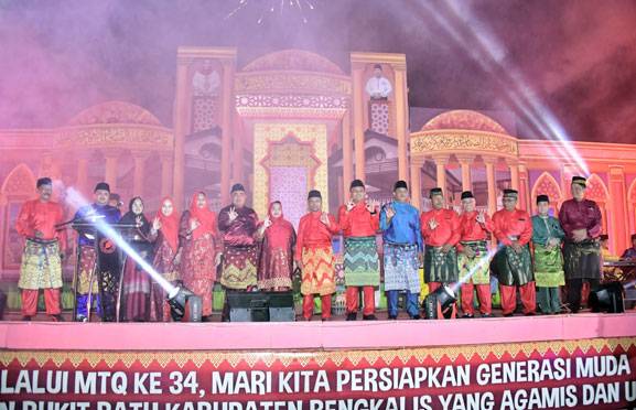 Bupati Kasmarni Resmi Membuka MTQ ke-34 Tingkat Kecamatan Bukit Batu, 256 Peserta Bermusabaqoh