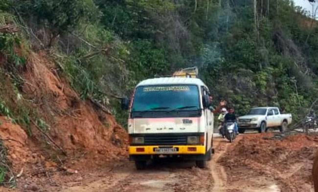 Tertimbun Longsor, Jalan Lintas Riau-Sumbar Kembali Normal