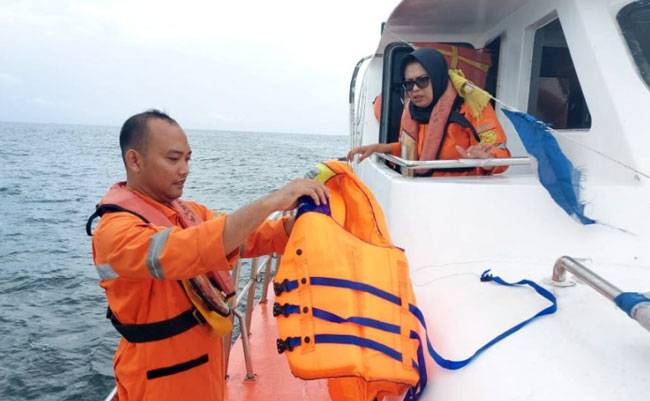 Hari Kedua Pencarian Korban Kapal Tenggelam di Selat Malaka, Tim Temukan Life Jacket