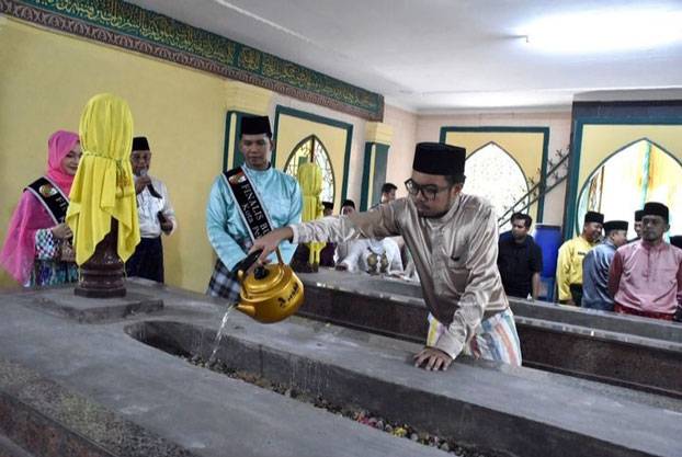 Wakil Ketua DPRD Pekanbaru Ginda Burnama Hadiri Pawai dan Ziarah ke Makam Marhum Pekan