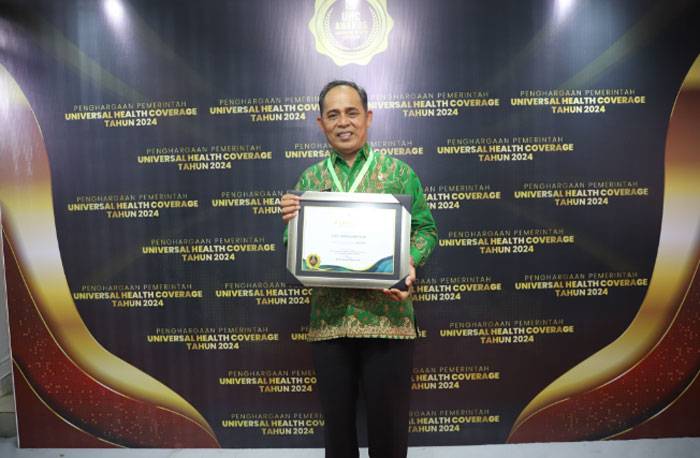 Pemkab Inhil Terima UHC Award