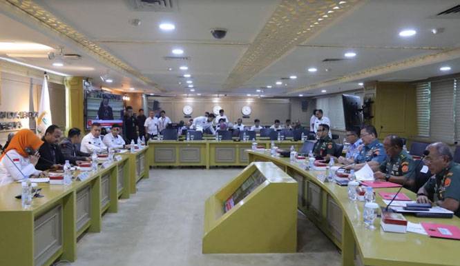 Bahas Kesiapan Pilkada 2024 dan RUU TNI, Asrenum dan Asops Panglima TNI Hadiri Rapat Kerja Bersama Komite I DPD RI