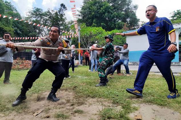 Semarak Kemerdekaan RI, Kecamatan Pekanbaru Kota Gelar Jalan Santai dan Lomba Tradisional