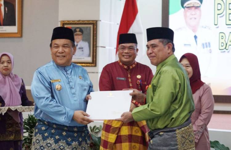 49 PNS Pemprov Riau Terima SK Pensiun, Tetap Berkarya