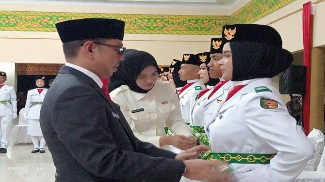 34 Anggota Paskibra Kuansing 2024 Resmi dikukuhkan Pj. Sekda Fahdiansyah