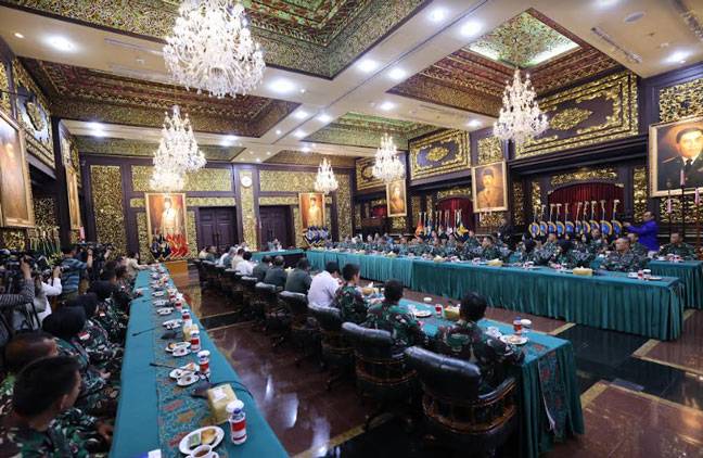 Menhan Prabowo Beri Pembekalan 40 Nakes TNI Yang Akan Berangkat Misi Kemanusiaan Gaza