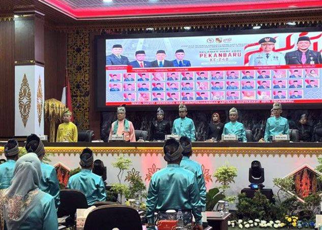 Pimpinan DPRD Hadiri Paripurna Istimewa HUT Kota Pekanbaru ke-240