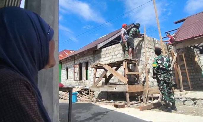 TMMD 125 Kodim 1506 Namlea, Janda 82 Tahun Terharu Rumahnya Direhab TNI