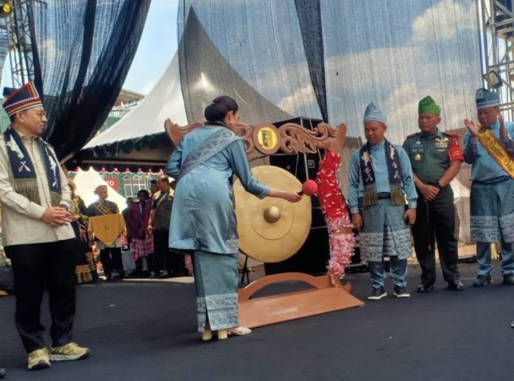 Menteri Pariwisata Buka Event Pacu Jalur 2025