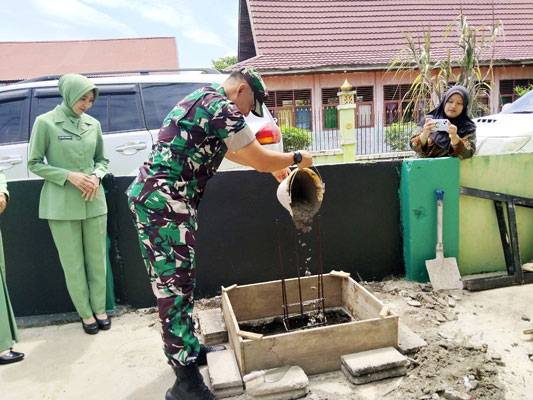 Dandim 0313/KPR Lakukan Peletakan Batu Pertama serta Santuni Anak Yatim dan Kaum Dhuafa