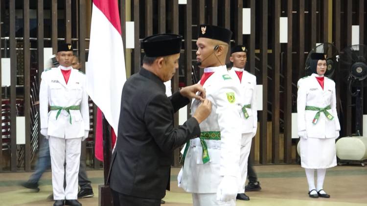 Bupati Herman Hadiri Pengukuhan Paskibraka Kabupaten Indragiri Hilir