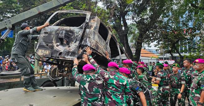 Redam Aksi Massa Prajurit TNI Laksanakan Aksi Humanis