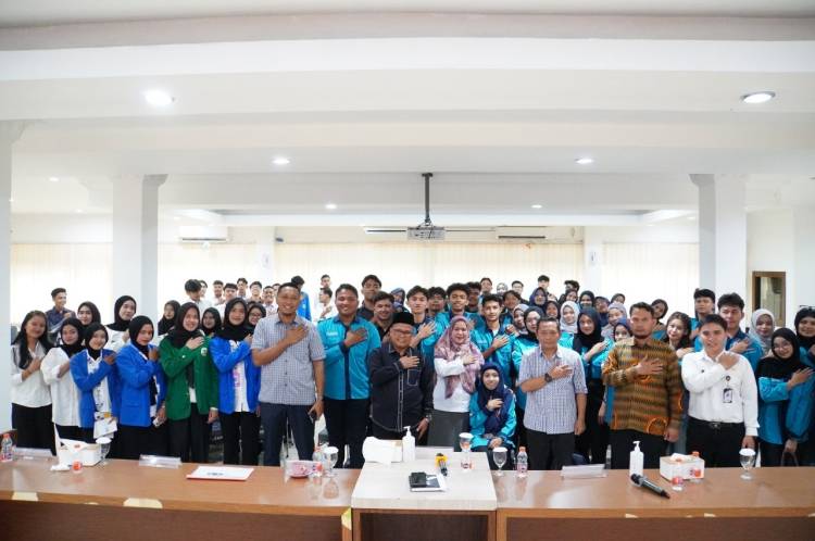 Mahasiswa Ilmu Pemerintahan UNRI Praktikum Sistem Kepartaian di KPU Riau