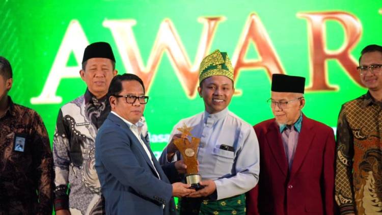 Terima BWI Awards 2025, Riau Provinsi Terbaik dalam Wakaf