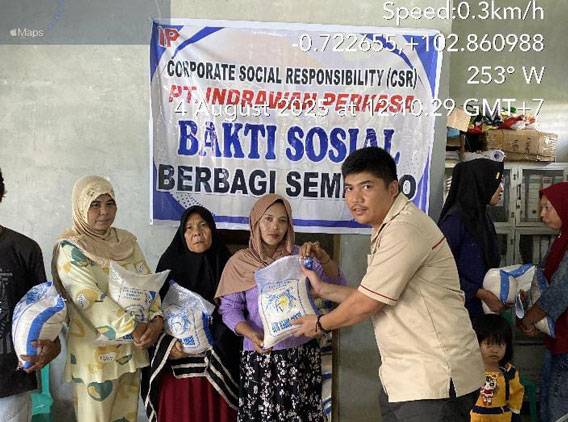 Bakti Sosial PT Indrawan Perkasa, Salurkan Sembako di Desa Kuala Lemang