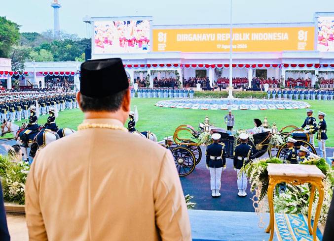 Panglima TNI Hadiri Upacara Penurunan Bendera Sang Merah Putih di Istana Merdeka